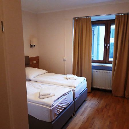 Lv Rooms & Apartments Am Luetzowplatz เบอร์ลิน ภายนอก รูปภาพ