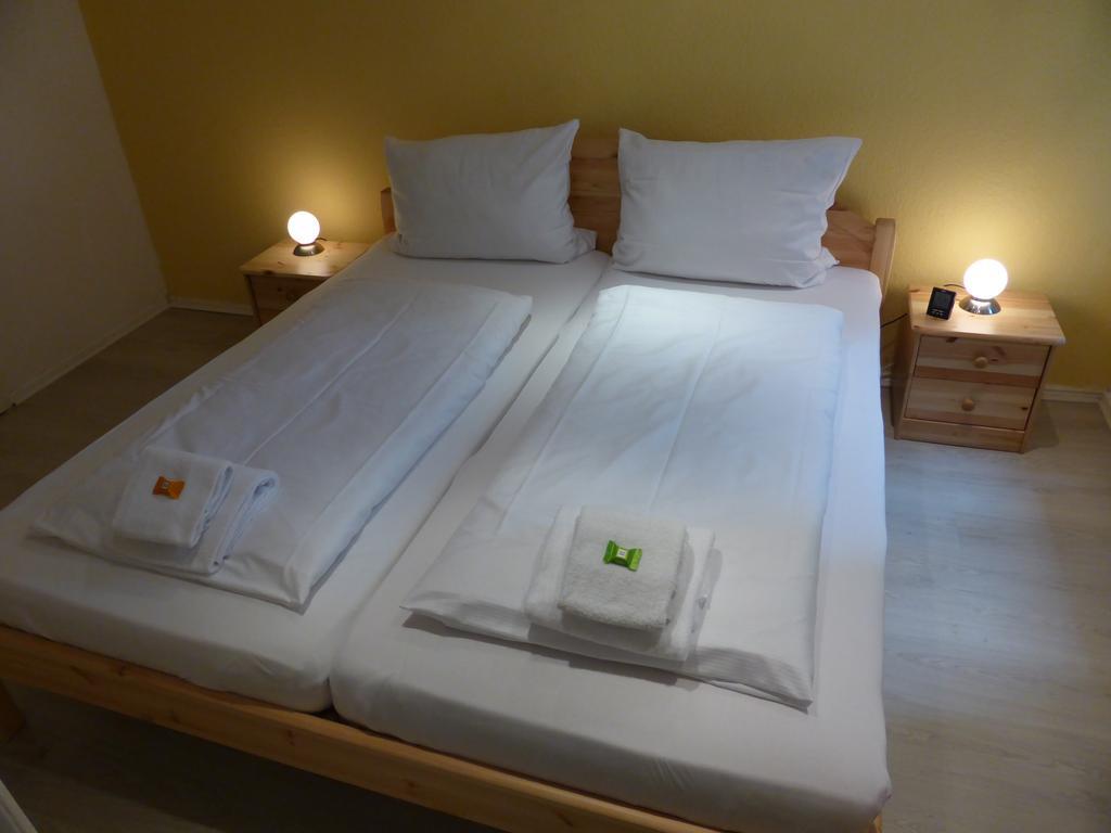 Lv Rooms & Apartments Am Luetzowplatz เบอร์ลิน ห้อง รูปภาพ