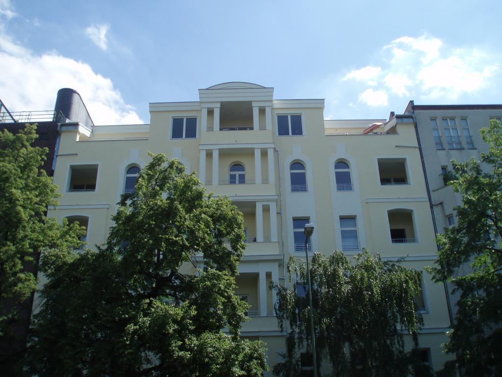 Lv Rooms & Apartments Am Luetzowplatz เบอร์ลิน ภายนอก รูปภาพ