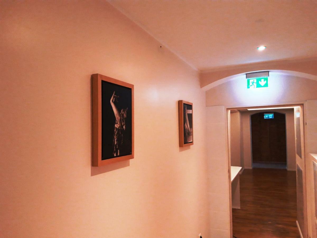 Lv Rooms & Apartments Am Luetzowplatz เบอร์ลิน ภายนอก รูปภาพ
