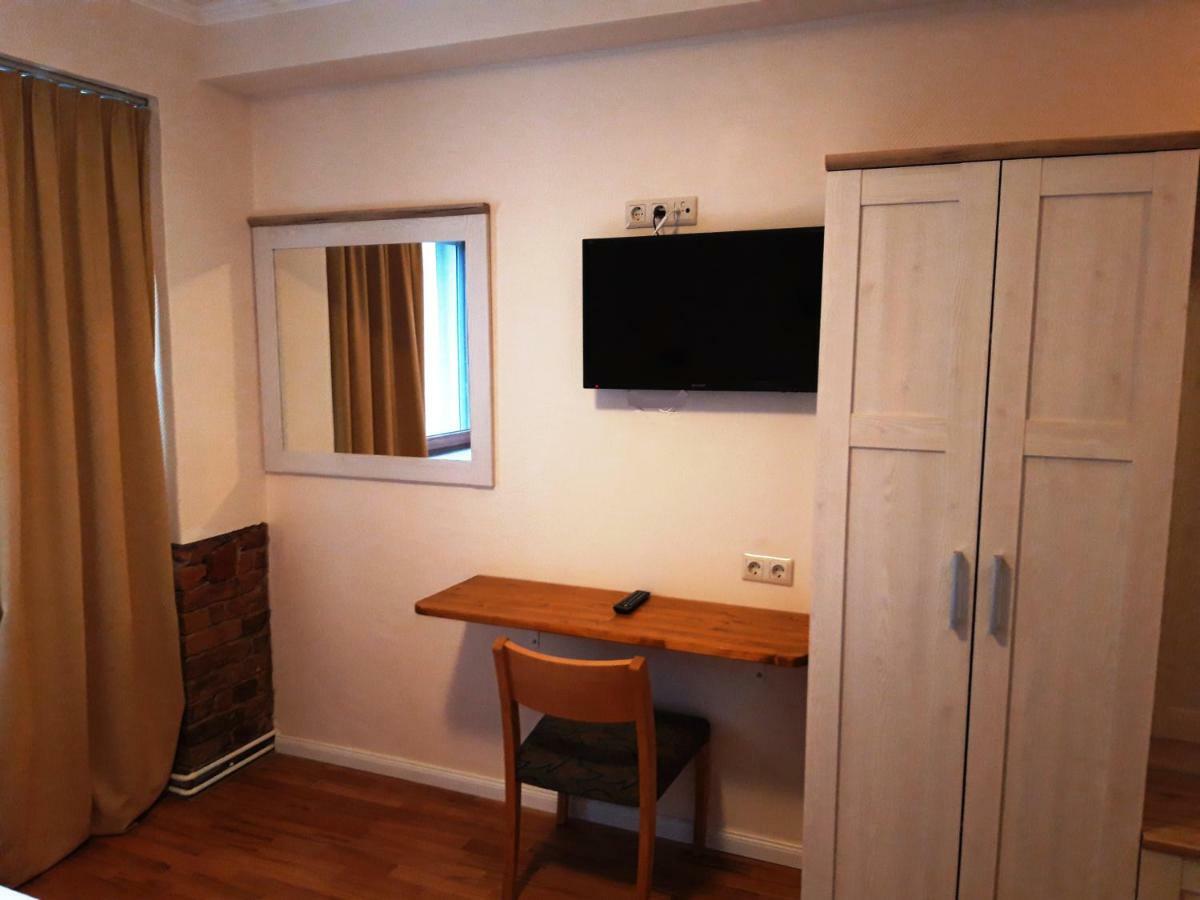 Lv Rooms & Apartments Am Luetzowplatz เบอร์ลิน ภายนอก รูปภาพ